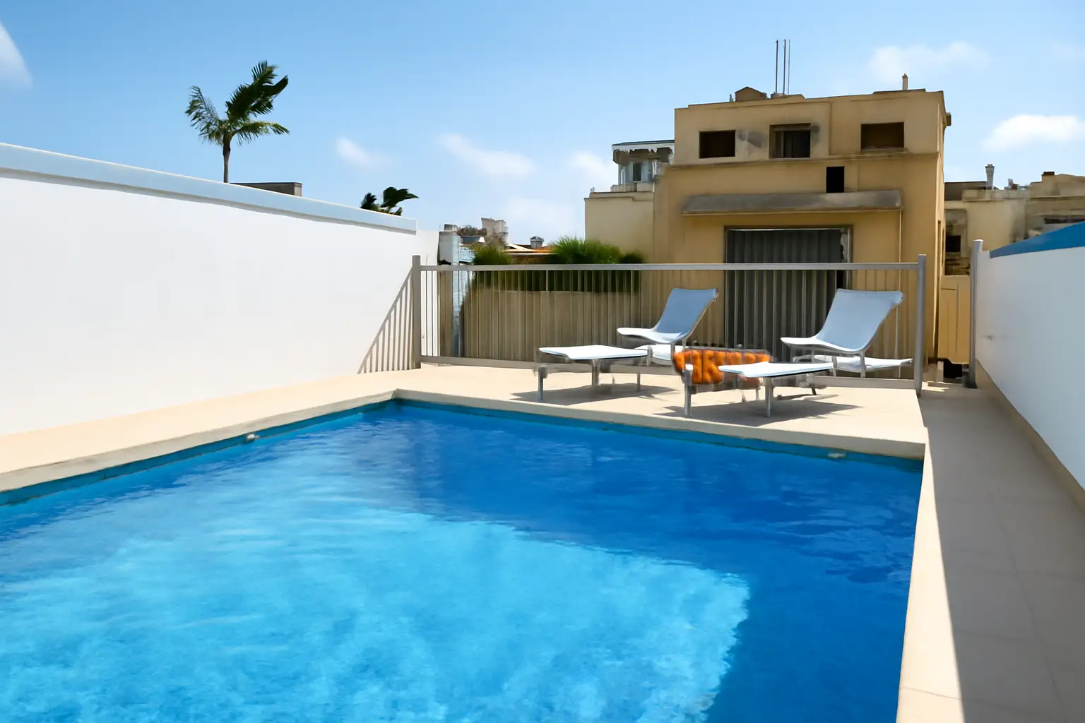 Merill Pool and Sea, charming Apart 2