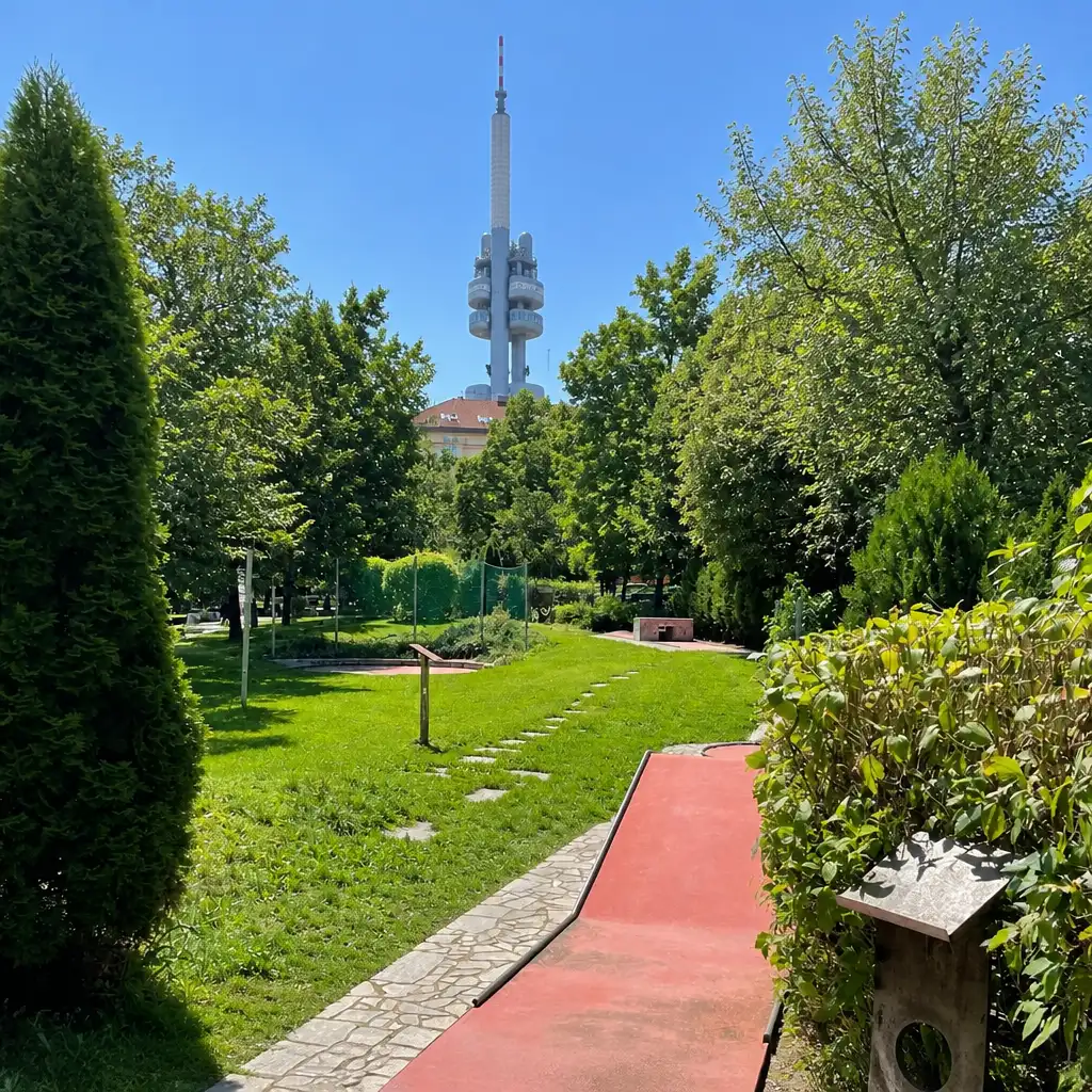 Žižkov Television Tower: Minigolf