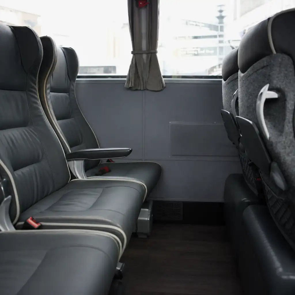 London: Bus Transfer To/From Luton Airport and London Victoria