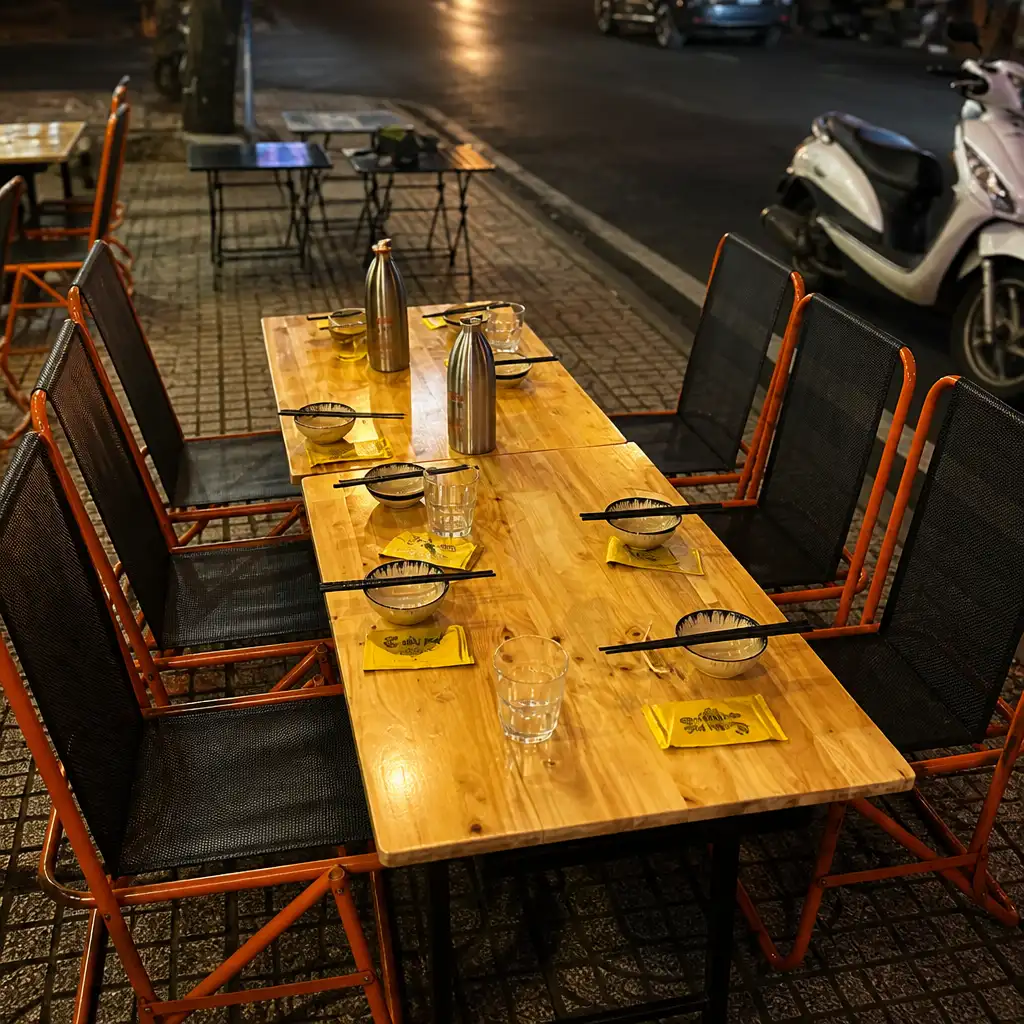 Ho Chi Minh City: Guided Craft Beer & Food Tour by Scooter